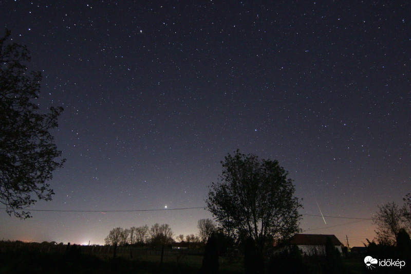 Tiszaalpári tavaszi éjszakák. (2018-04-20/22)  Csodálatos ég kevés meteorral.