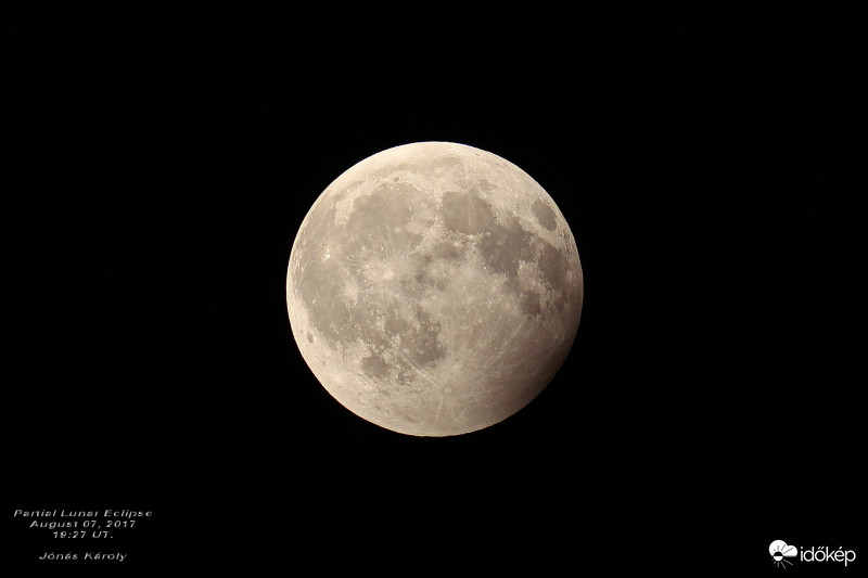Részleges holdfogyatkozás.