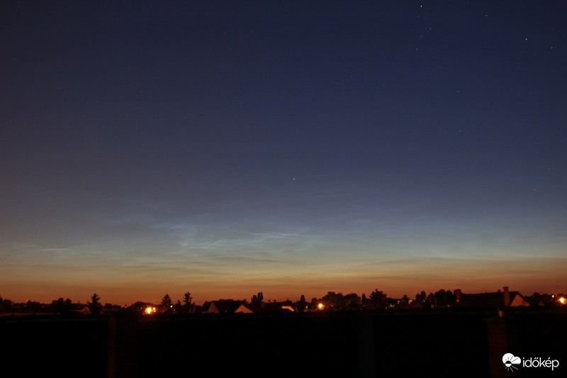 Ismét NLC a hajnali égen.