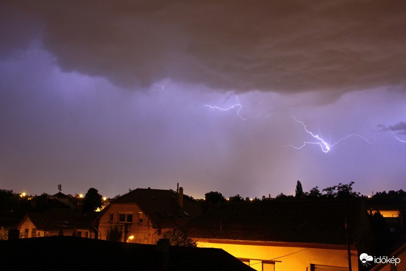 Vízfüggöny mögé bújva!