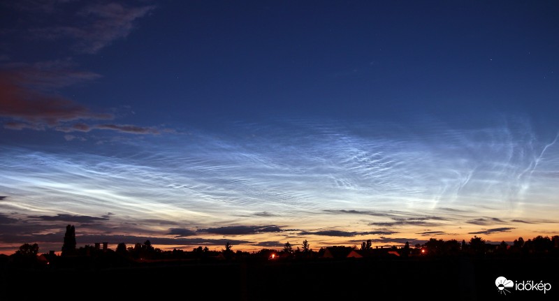 Látványos hajnali NLC