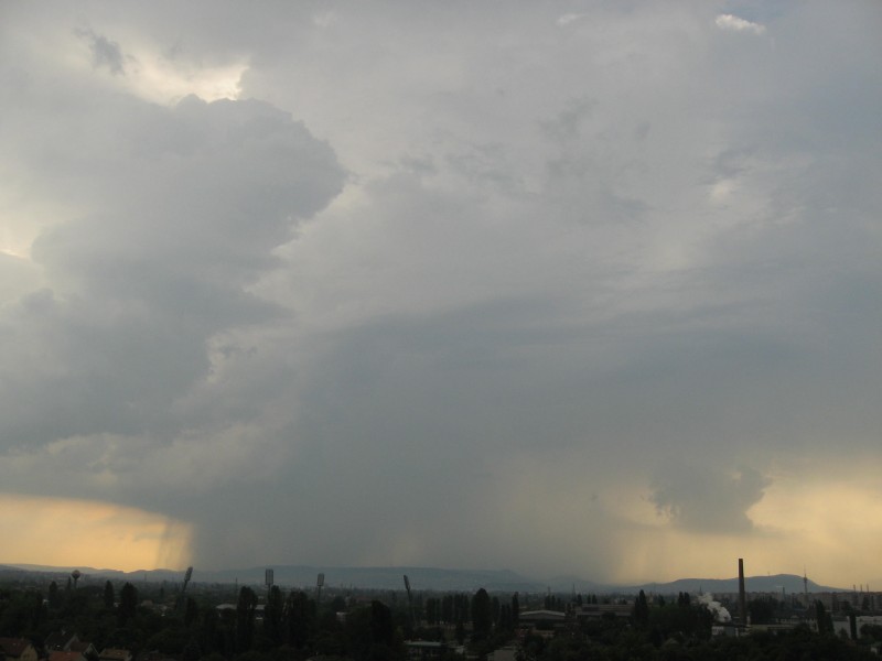 Zivatar a belváros fölött. 