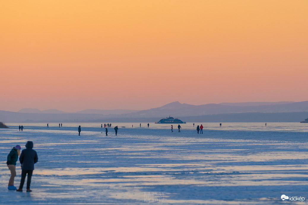 Komp a naplementében