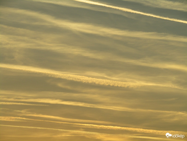 Ember gyártott felhők