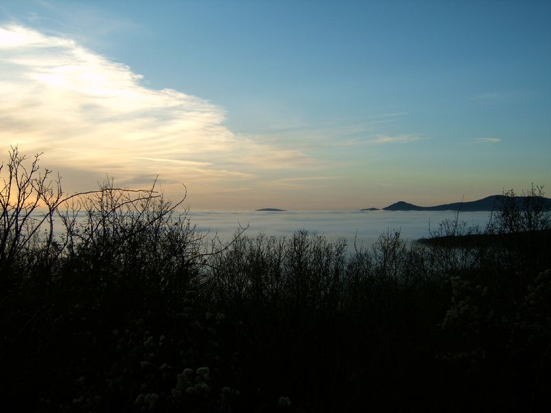 2007.febr.Inverz ködpaplan a Mátra csúcsai között