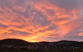 Tűz van, füstöl a hegy! 