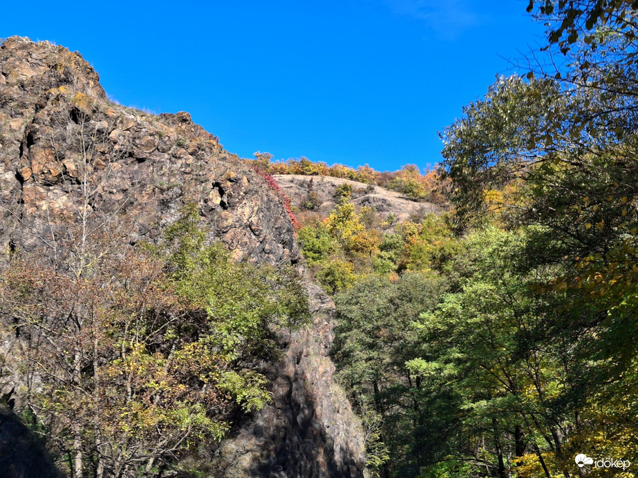 Őszi színek, sziklamászást nem válalok! :)