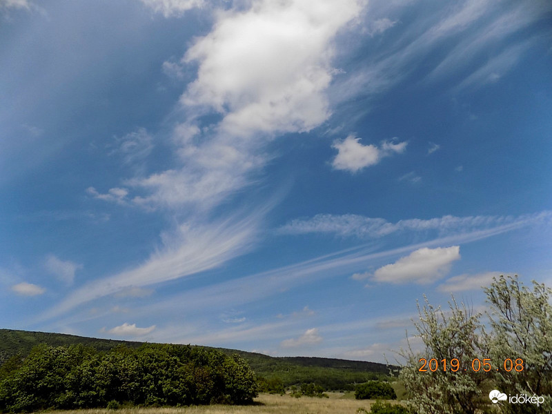 Cirrusok a Bakony felett.