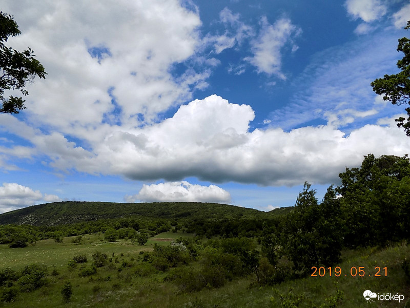 Bér-hegy gomolyokkal.