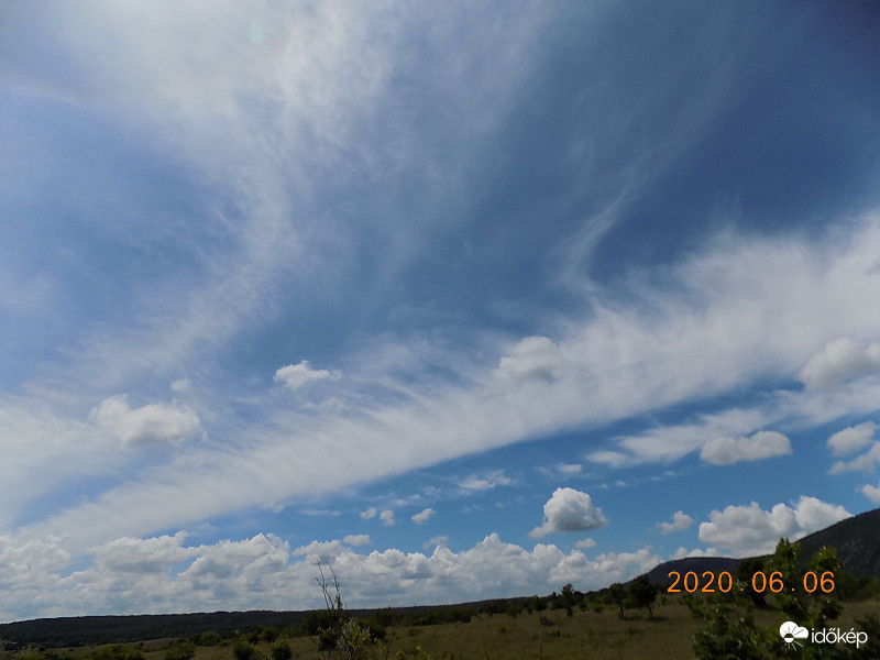 Fátylak és gomolyok.