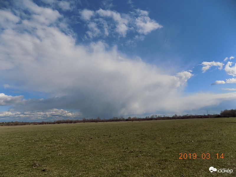Elvonuló, gyenge zápor.