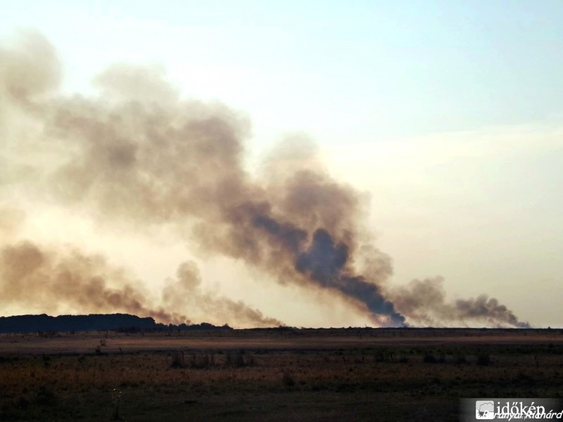 Ég a tarló Nádudvar határában