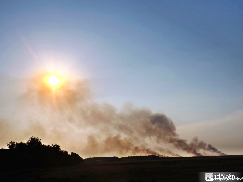 Ég a tarló Nádudvar határában