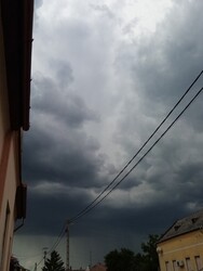 Esztár