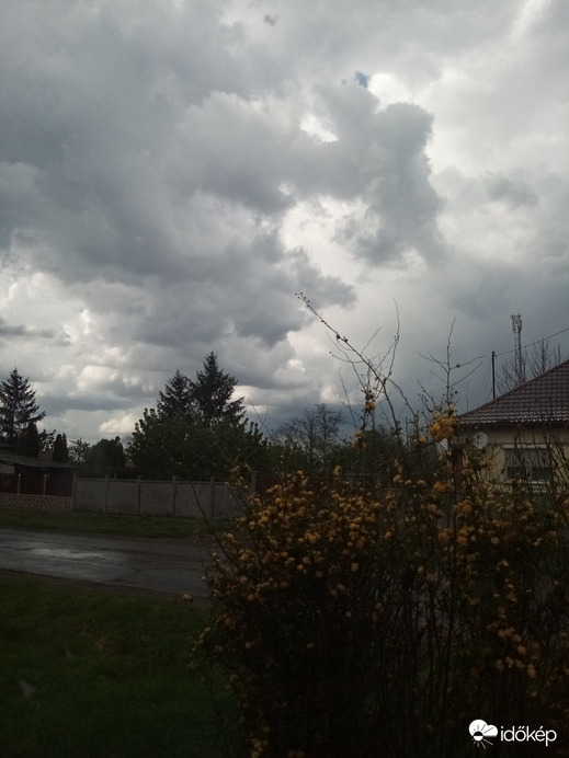 Esztár