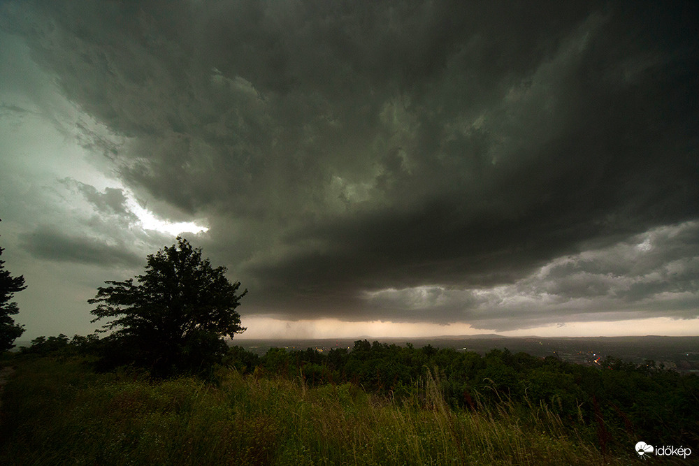  jött, és mindent vitt