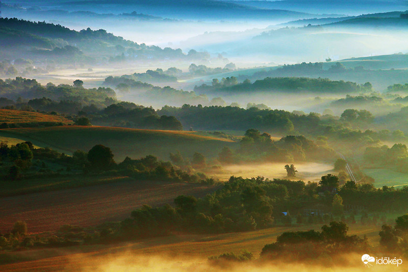 "Ártatlan szemmel néz most rám a hajnal."