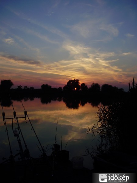 Naplemente alatt gyönyörű színekben mutatkoztak 