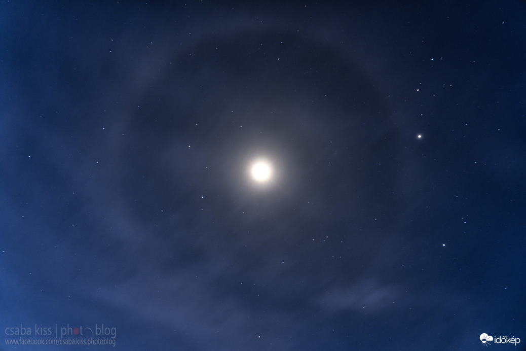 Hajnali holdkoszorú