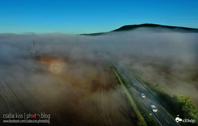 Szivárvány glória a ködben