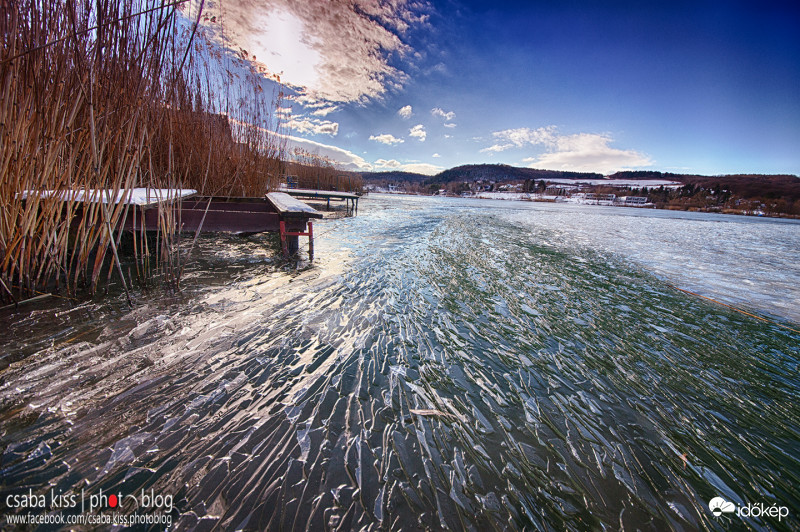 Orfű - jéglemezkék a tavon
