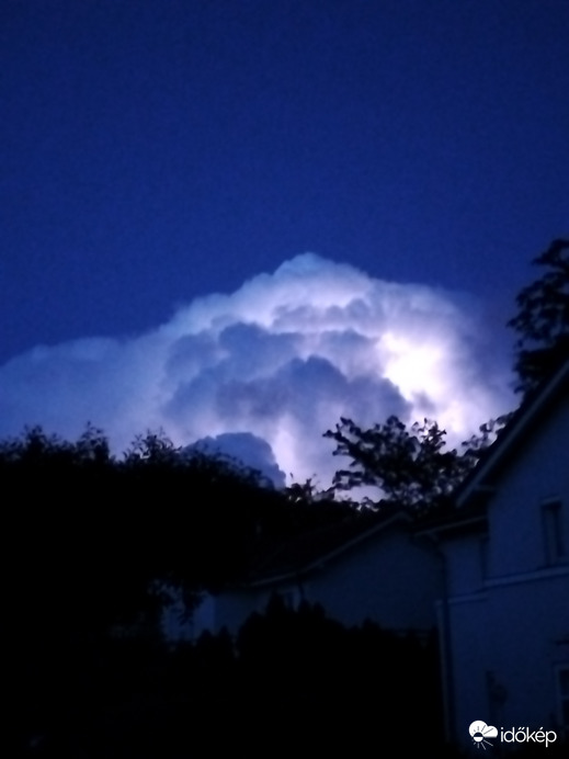 Villámlás a felhőben