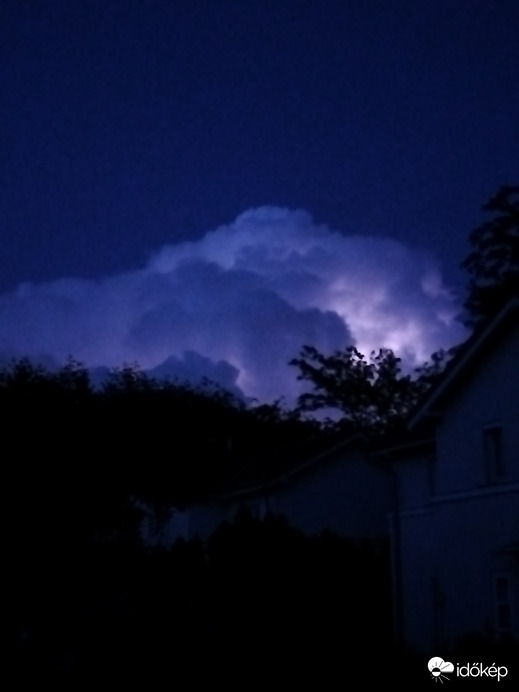 Villámlás a felhőben