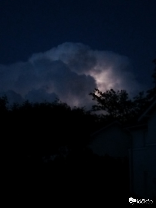 Villámlás a felhőben