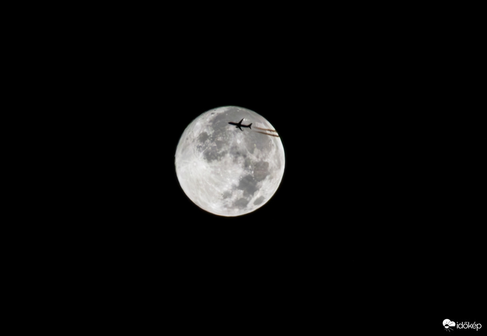 Egy pillanat a telihold előtt