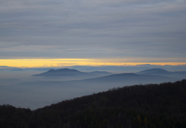 Naplemente a ködtenger felett