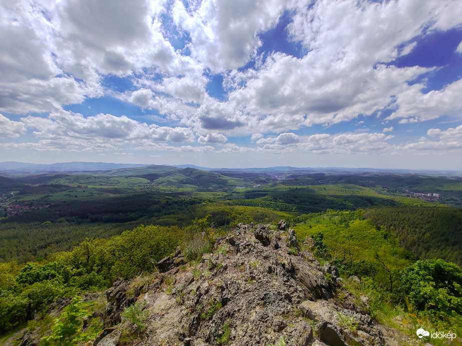 A Boszorkány-kő bámulatos panorámája