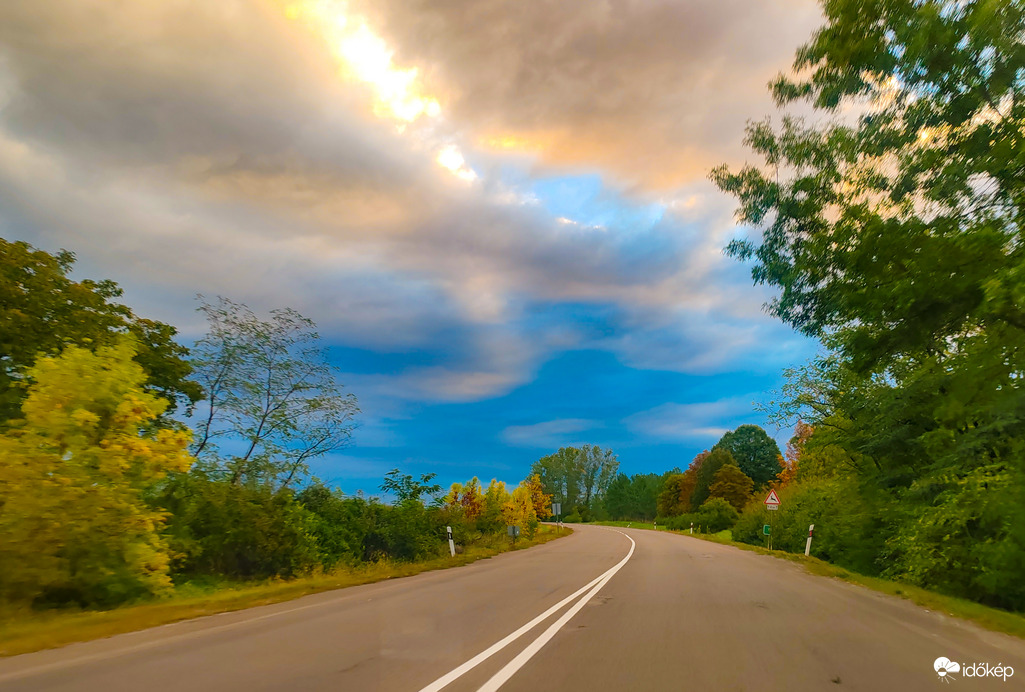 Őszi színpompás napkelte 
