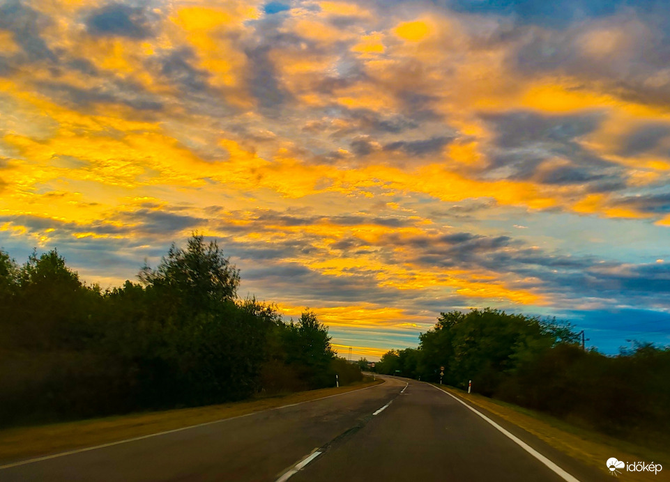 Őszi színpompás napkelte 