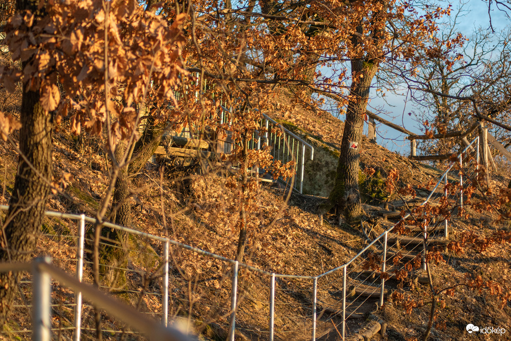 Szomolyai kaptárkő a naplementèben