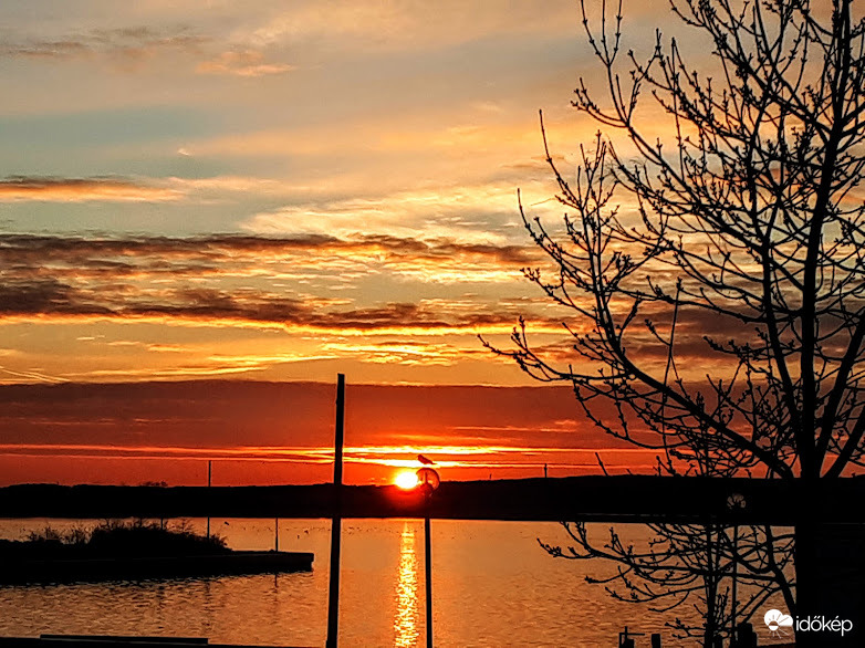 Mai napnyugta Velencén