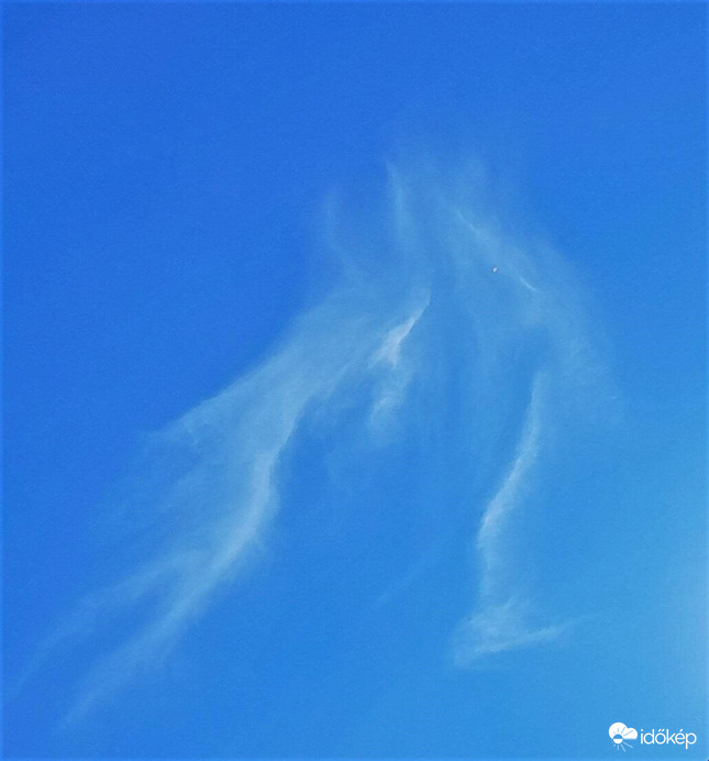 Röpke felhő-csók