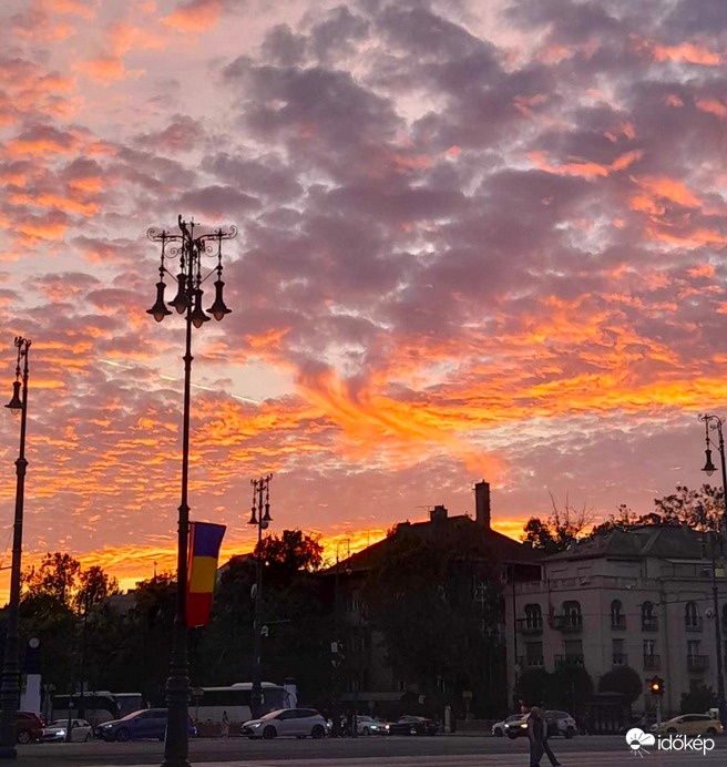 Valaki nagyon szeret minket...