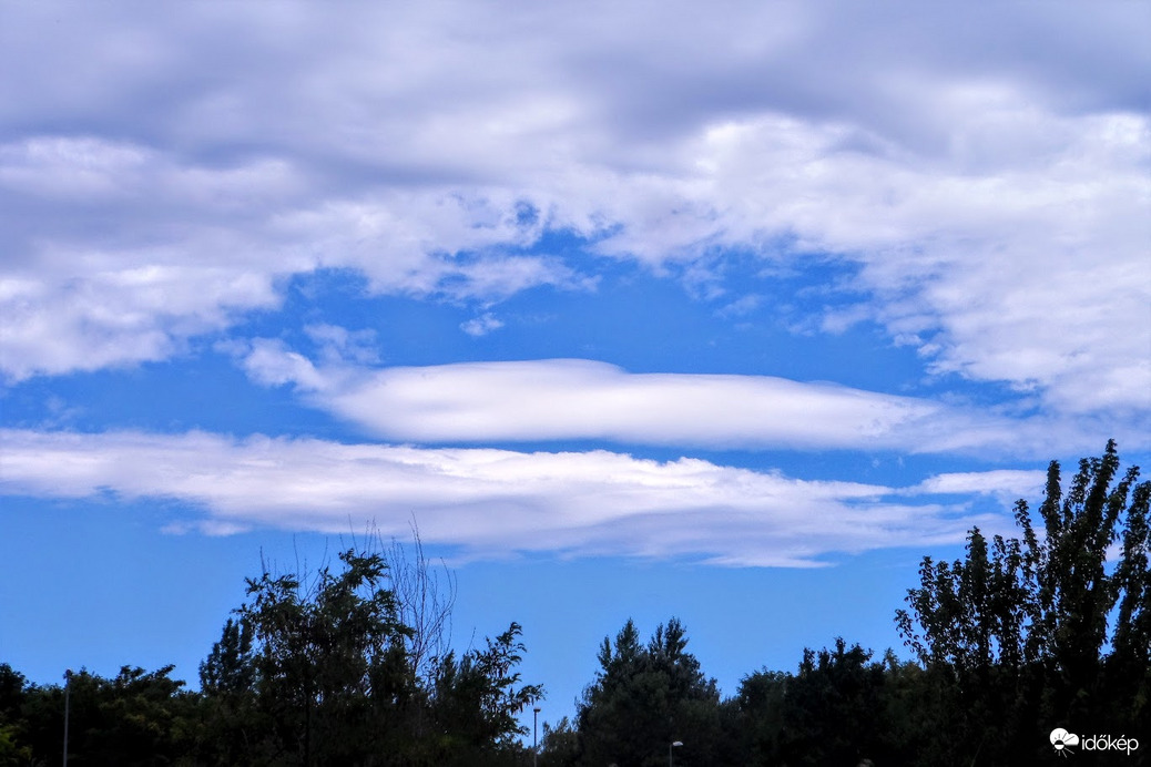 délutánra feloszlott a front felhőzete