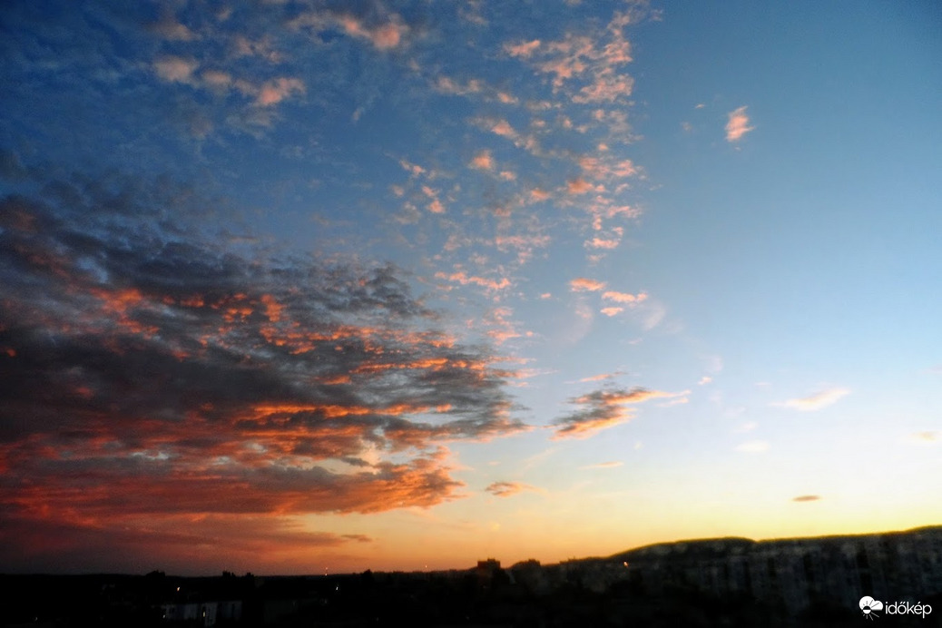 alkonyati felhőkép kicsit délebbre