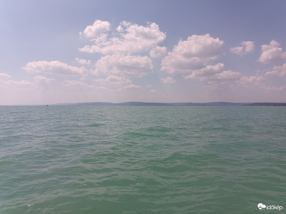 A Balaton közepén