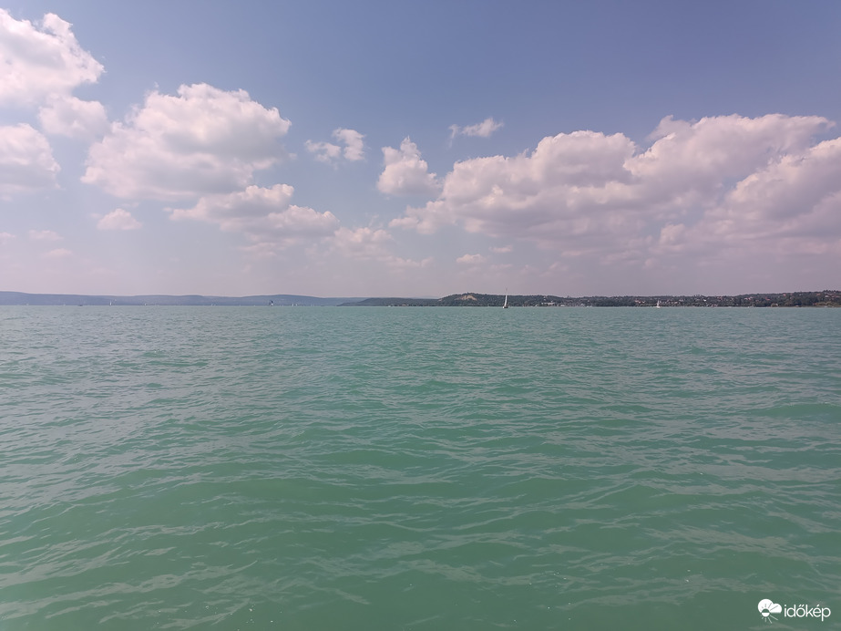 A Balaton közepén