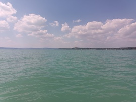 A Balaton közepén