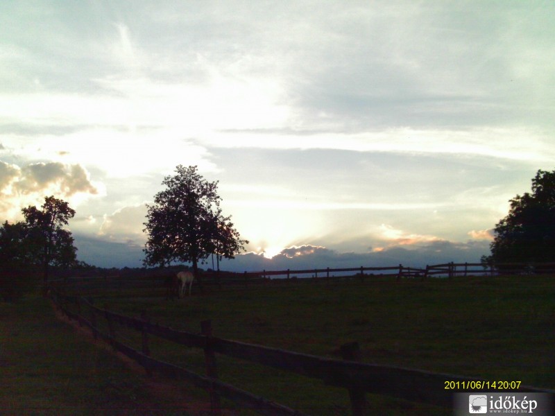 Naplemente Kerkateskándon