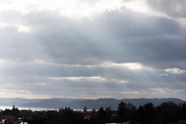 Felhők, fények Tihany felett