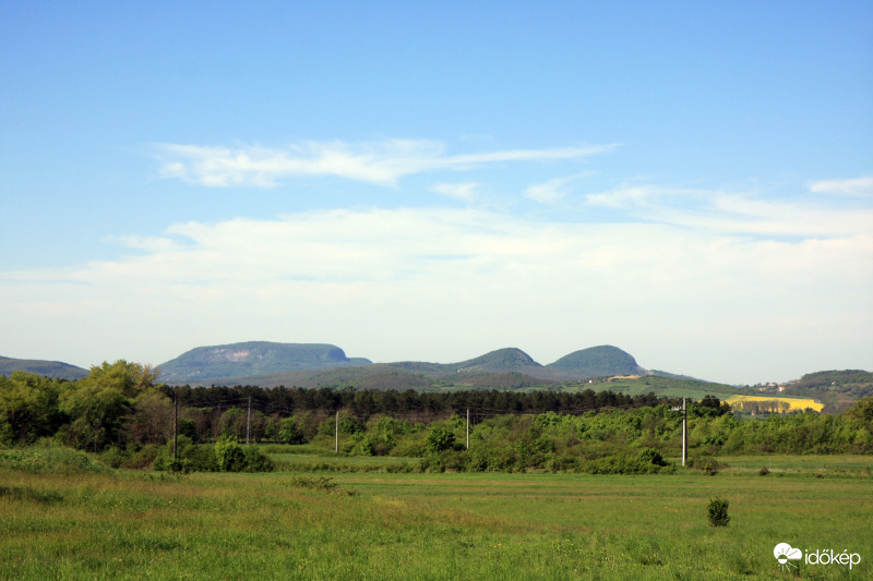 Tanúhegyek Köveskálról nézve