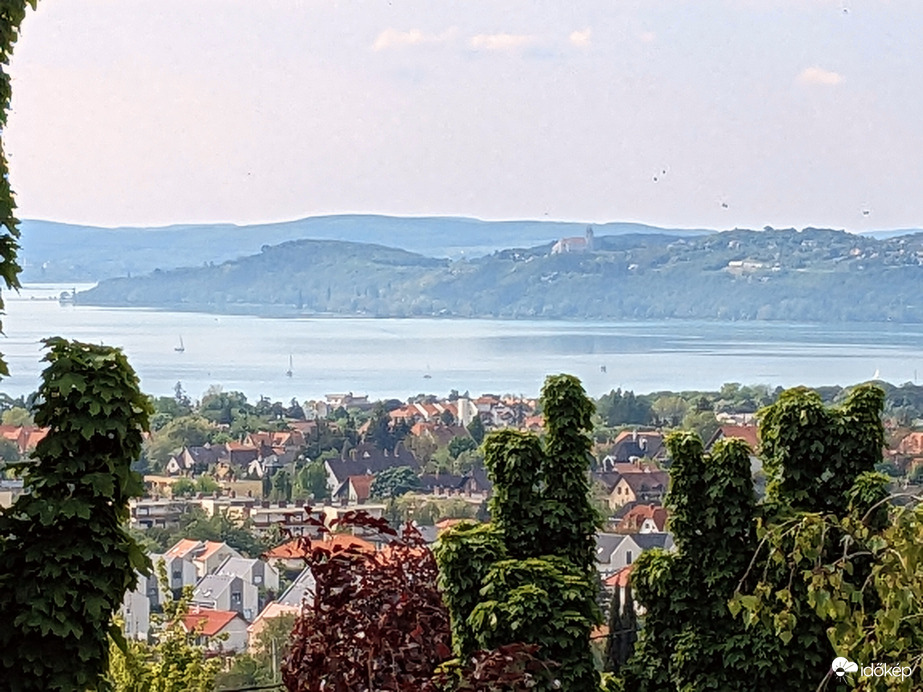 Arácsról fotózva