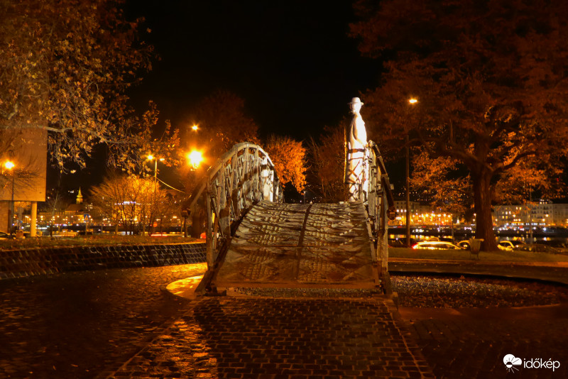 Budát csodálva