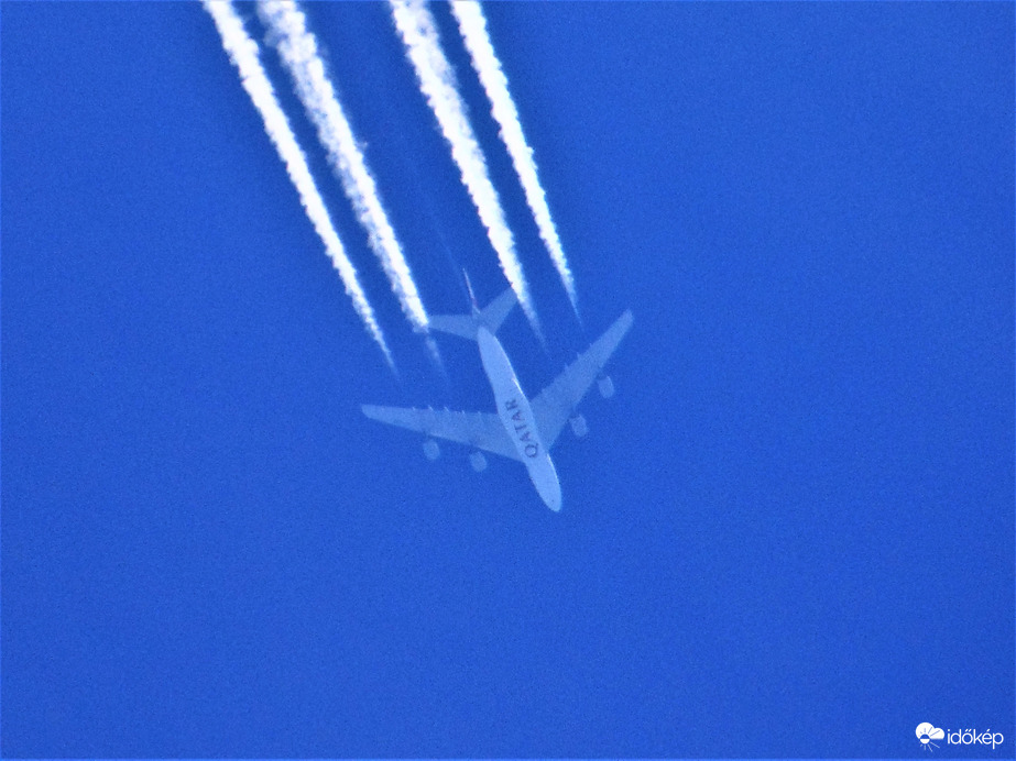 A-380-as úton Dubai-ba...