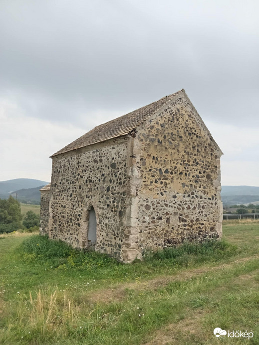 herencsenyi közepkori templom rom 