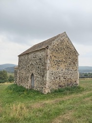 herencsenyi közepkori templom rom 